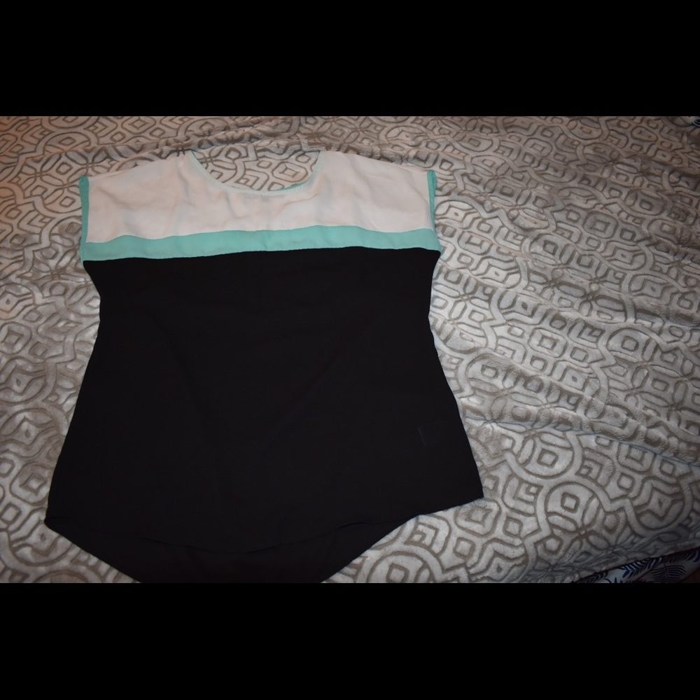 Cute top in black, white and mint